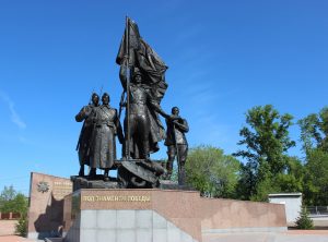 Памятник Под знаменем Победы Красноярск